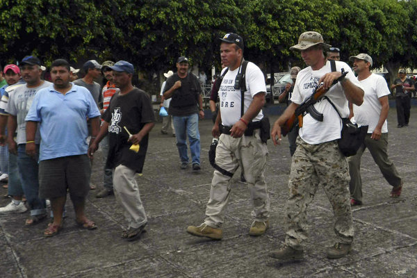 APphoto_Mexico Vigilantes