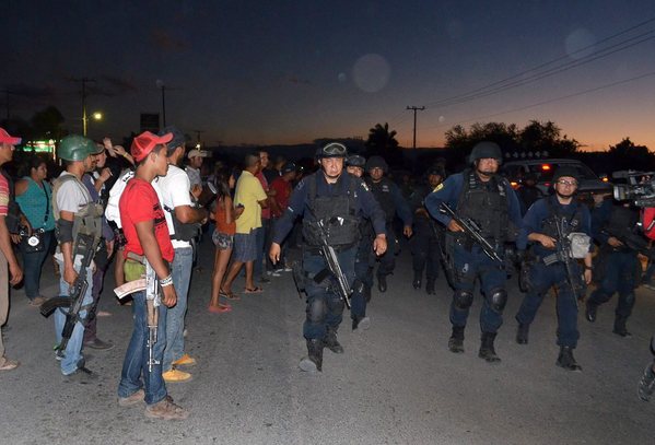 MEXICAN GOVERNMENT TRIES TO ELIMINATE TENSION BETWEEN RIVALS SELF-DEFENSE GROUPS